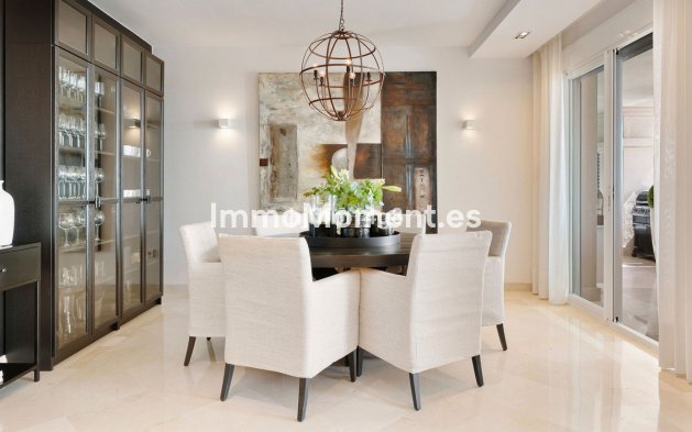 Resale - Apartment - Marbella - Nueva Andalucía