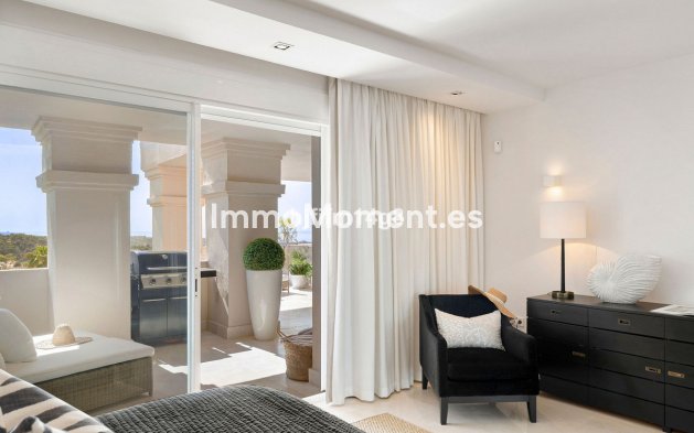 Resale - Apartment - Marbella - Nueva Andalucía