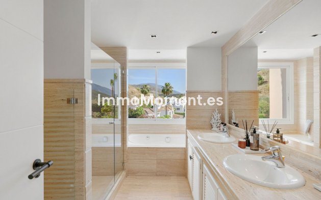 Resale - Apartment - Marbella - Nueva Andalucía