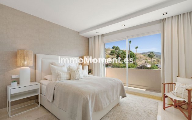 Resale - Apartment - Marbella - Nueva Andalucía