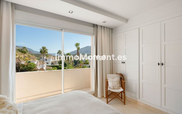Resale - Apartment - Marbella - Nueva Andalucía