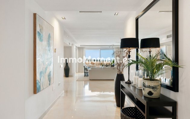 Resale - Apartment - Marbella - Nueva Andalucía