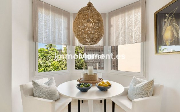 Resale - Apartment - Marbella - Nueva Andalucía