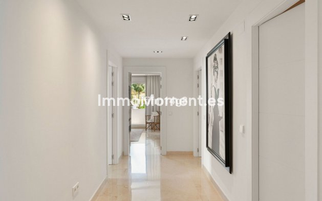 Resale - Apartment - Marbella - Nueva Andalucía