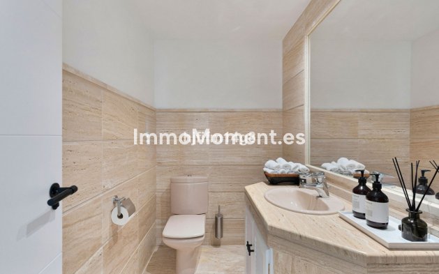 Resale - Apartment - Marbella - Nueva Andalucía