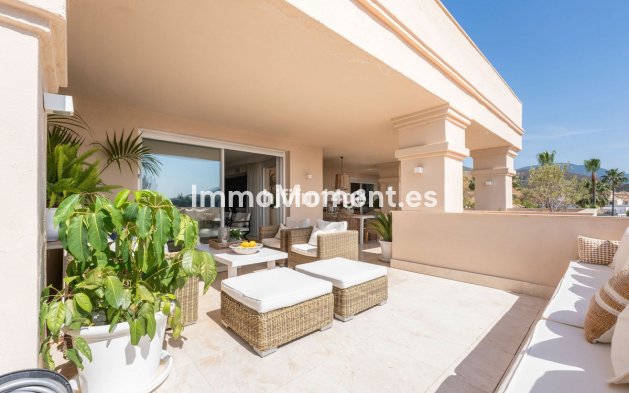 Resale - Apartment - Marbella - Nueva Andalucía