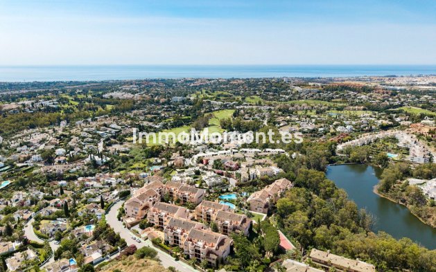 Resale - Apartment - Marbella - Nueva Andalucía