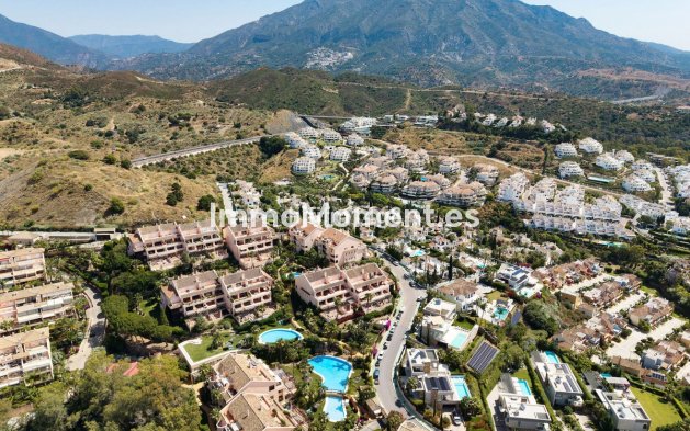 Resale - Apartment - Marbella - Nueva Andalucía