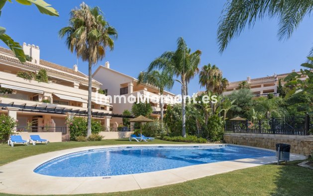 Resale - Apartment - Marbella - Nueva Andalucía