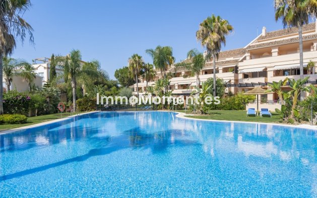 Resale - Apartment - Marbella - Nueva Andalucía