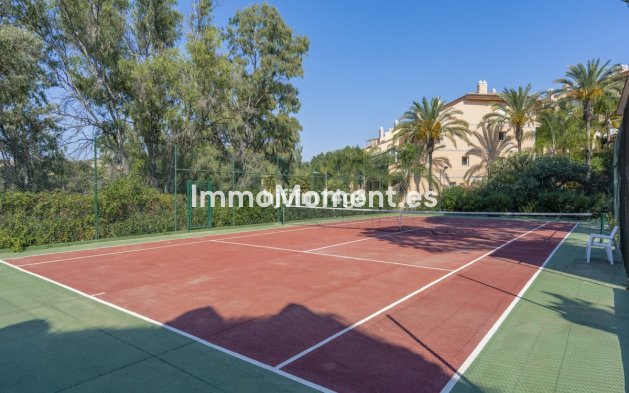 Resale - Apartment - Marbella - Nueva Andalucía