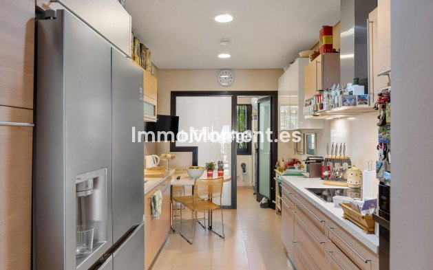 Resale - Apartment - Benahavís - Benahavís Centro