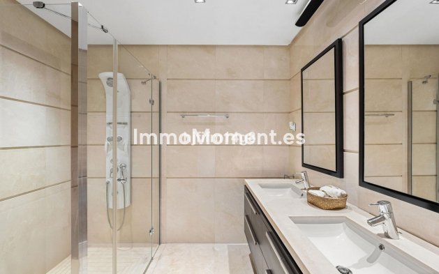 Resale - Apartment - Benahavís - Benahavís Centro