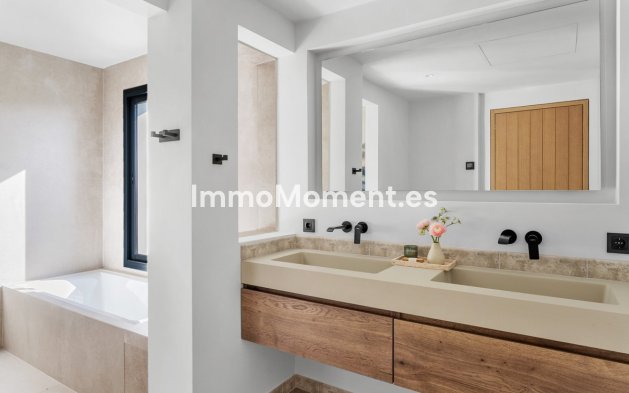 Wiederverkauf - Villa - Marbella - Nueva Andalucía