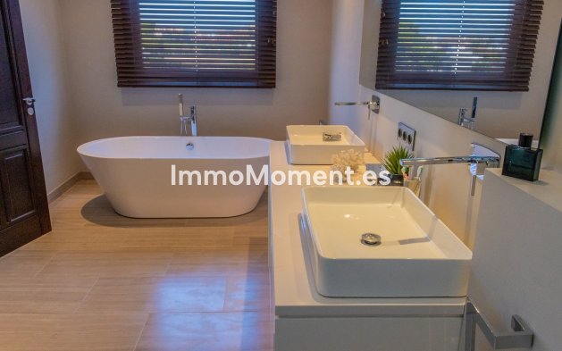 Resale - Villa - Marbella - Guadalmina Alta