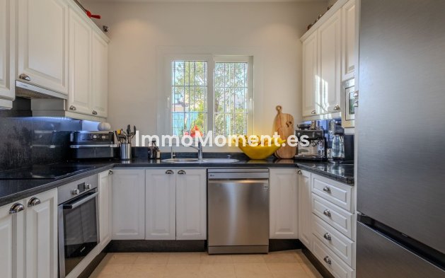 Resale - Villa - Marbella - Nueva Andalucía