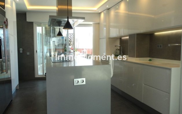 Resale - Apartment - Marbella - Río Real