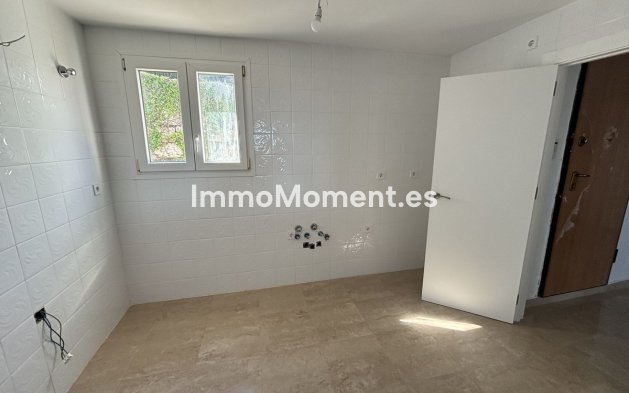 Resale - Apartment - Manilva - La Duquesa