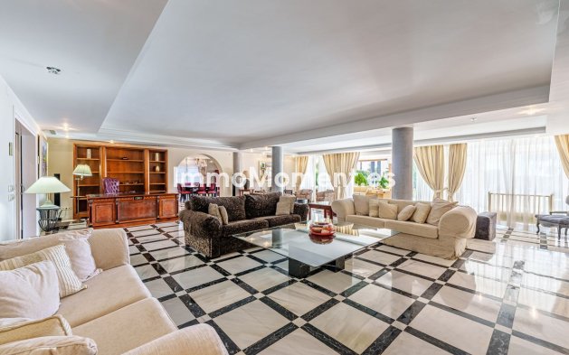 Bestaande woning - Villa - Estepona  - Benamara