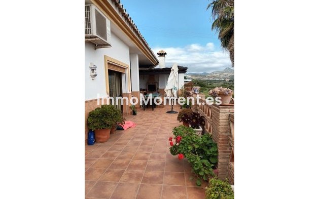 Bestaande woning - Villa - Estepona  - Cancelada
