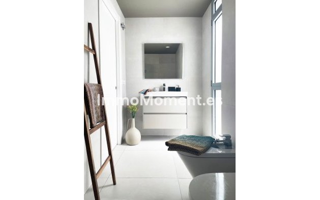 Resale - Apartment - Marbella - Elviria