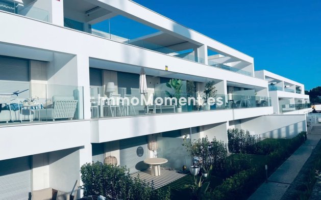 Resale - Apartment - Marbella - Elviria