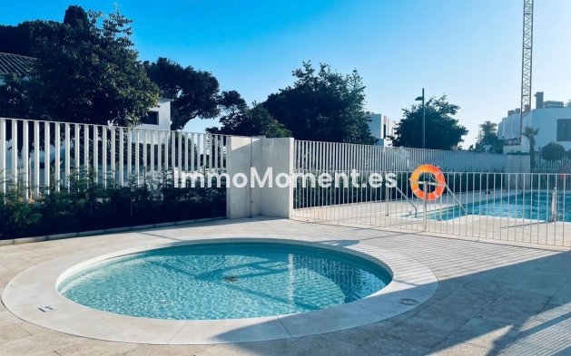 Resale - Apartment - Marbella - Elviria