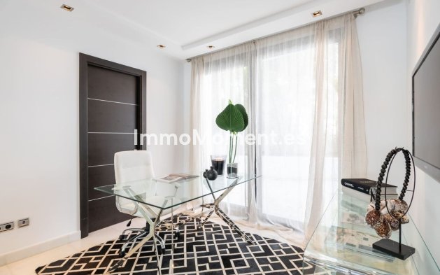 Wiederverkauf - Villa - Marbella - Nueva Andalucía