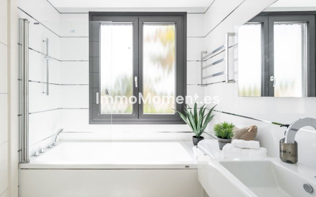 Wiederverkauf - Villa - Marbella - Nueva Andalucía