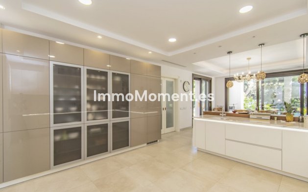 Wiederverkauf - Villa - Marbella - Guadalmina Baja