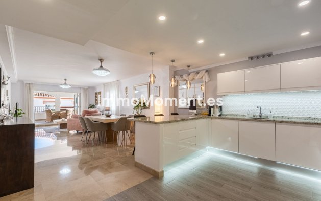 Resale - Apartment - Benahavís - Benahavís Centro