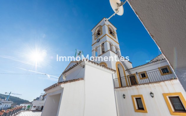 Resale - Apartment - Benahavís - Benahavís Centro