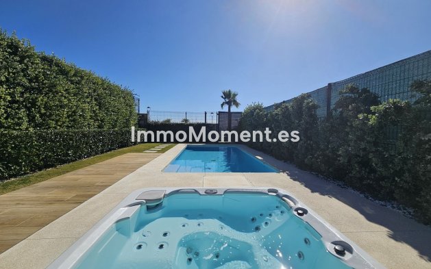 Bestaande woning - Geschakelde woning - Estepona  - New Golden Mile
