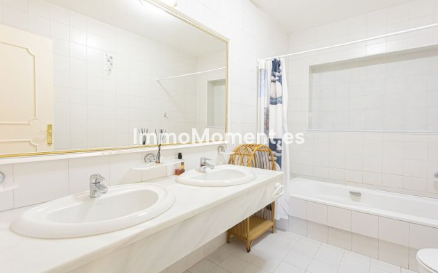 Wiederverkauf - Villa - Marbella - Nueva Andalucía