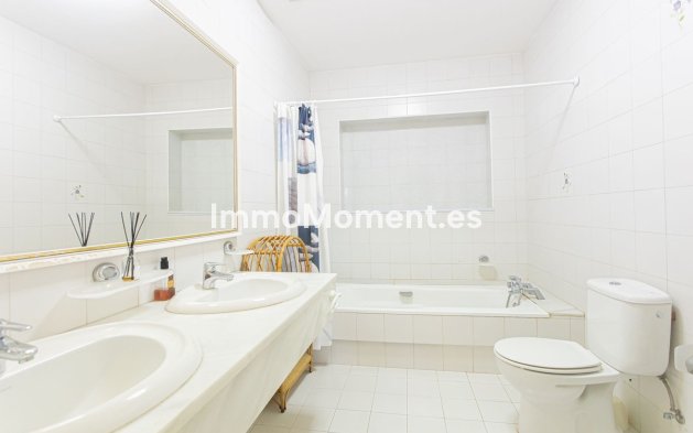 Wiederverkauf - Villa - Marbella - Nueva Andalucía