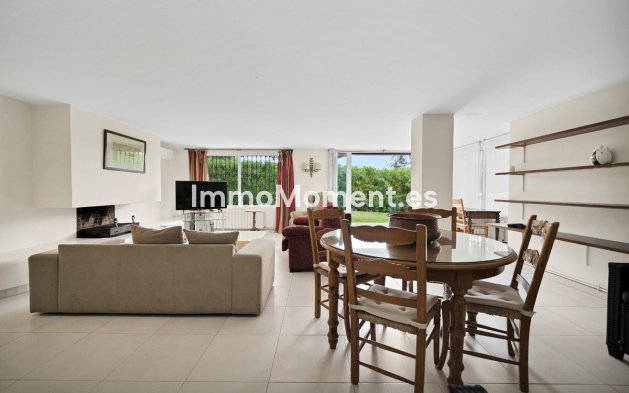 Resale - Villa - Marbella - Elviria