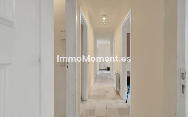 Resale - Villa - Marbella - Elviria