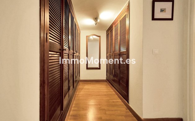 Resale - Villa - Marbella - Elviria