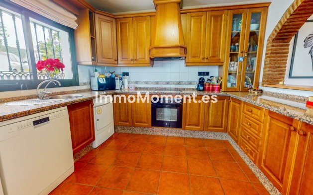 Resale - Villa - Benahavís - Benahavís Centro