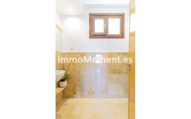 Resale - Apartment - Marbella - Altos de los Monteros