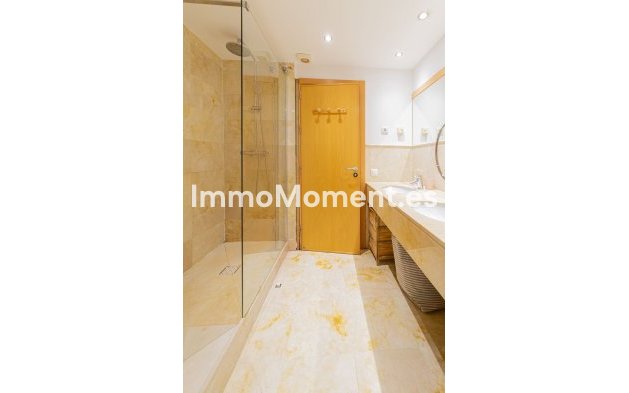 Resale - Apartment - Marbella - Altos de los Monteros