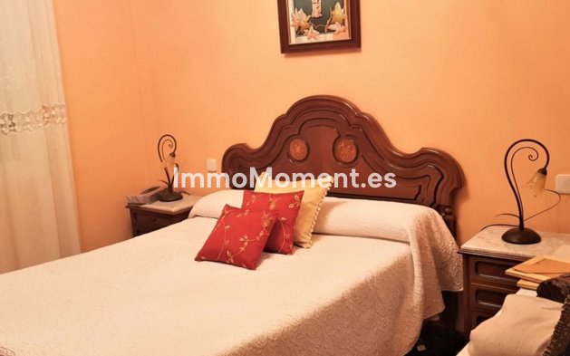 Resale - Villa - Marbella - Nueva Andalucía