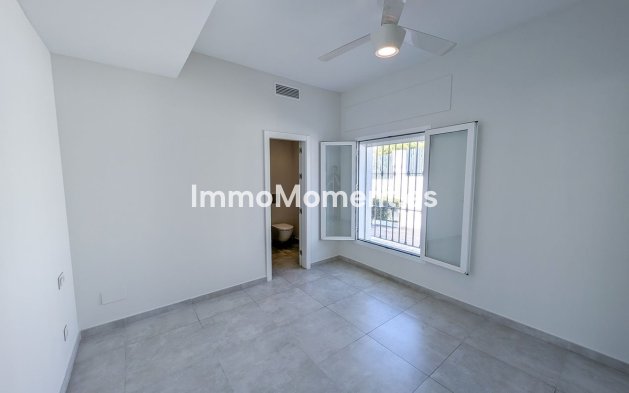 Wiederverkauf - Villa - Marbella - Nueva Andalucía