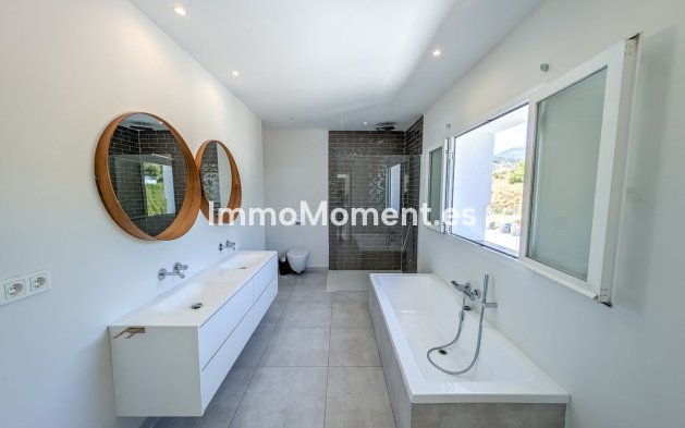 Wiederverkauf - Villa - Marbella - Nueva Andalucía