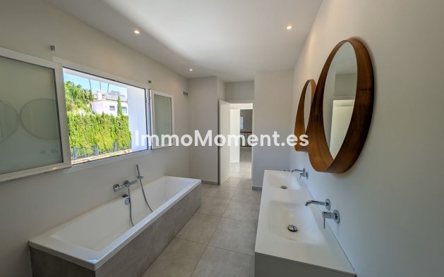 Wiederverkauf - Villa - Marbella - Nueva Andalucía