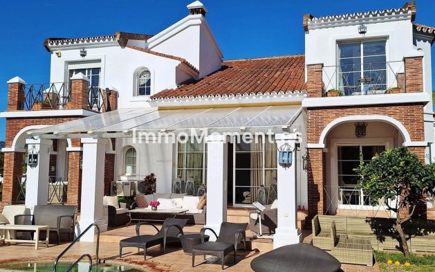 Resale - Villa - Marbella - Puerto Banús