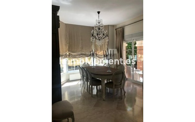 Resale - Villa - Marbella - Puerto Banús