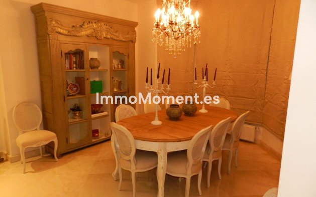 Resale - Villa - Marbella - Puerto Banús