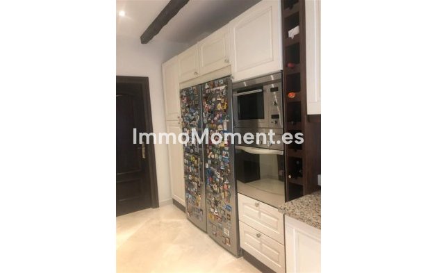 Resale - Villa - Marbella - Puerto Banús