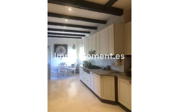 Resale - Villa - Marbella - Puerto Banús